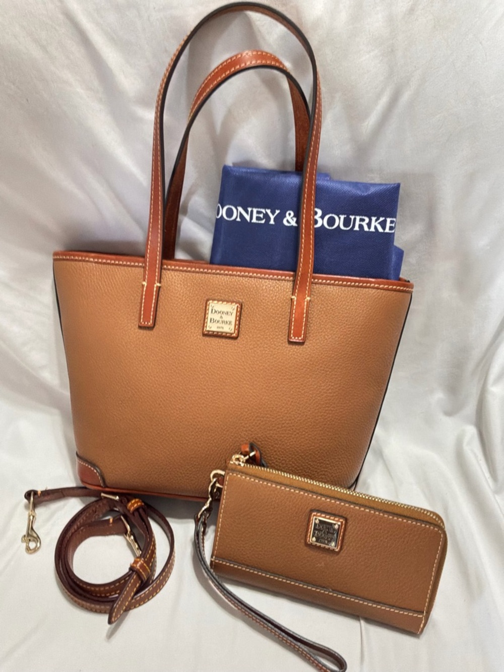 EUC Dooney & Bourke Pebble Leather Small Charleston Tote w/ Wristlet Wallet